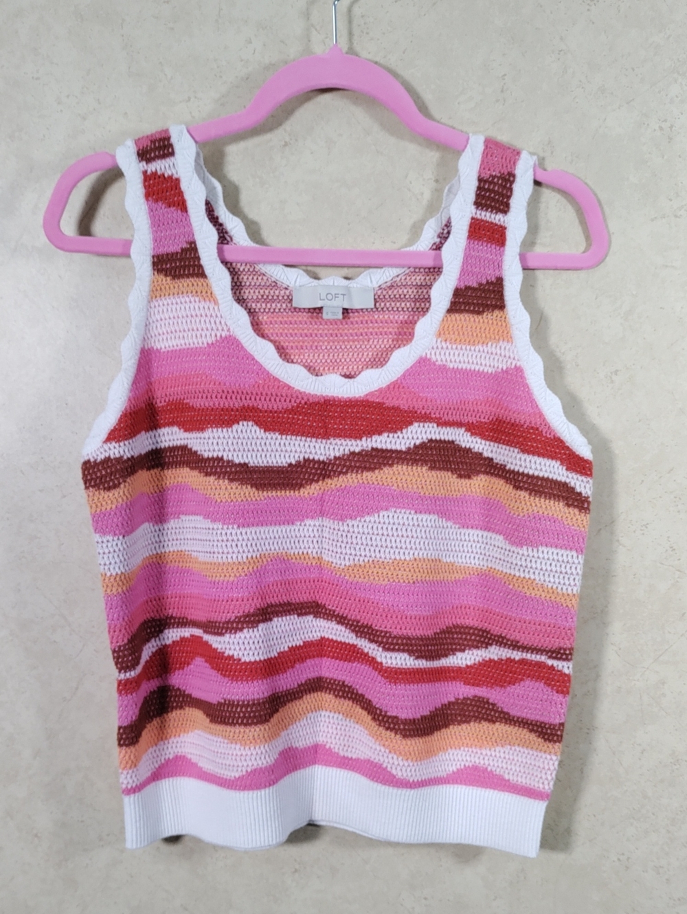 G081 Loft pink, peach, red & rust wavy sleeveless crochet tank S
